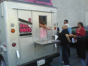 Image of Frank Gehry getting ice cream from Coolhaus.  Photo by Steve Fuchs.