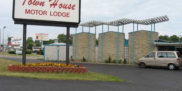 Worst Hotel: Townhouse Motor Lodge in Springfield Ohio